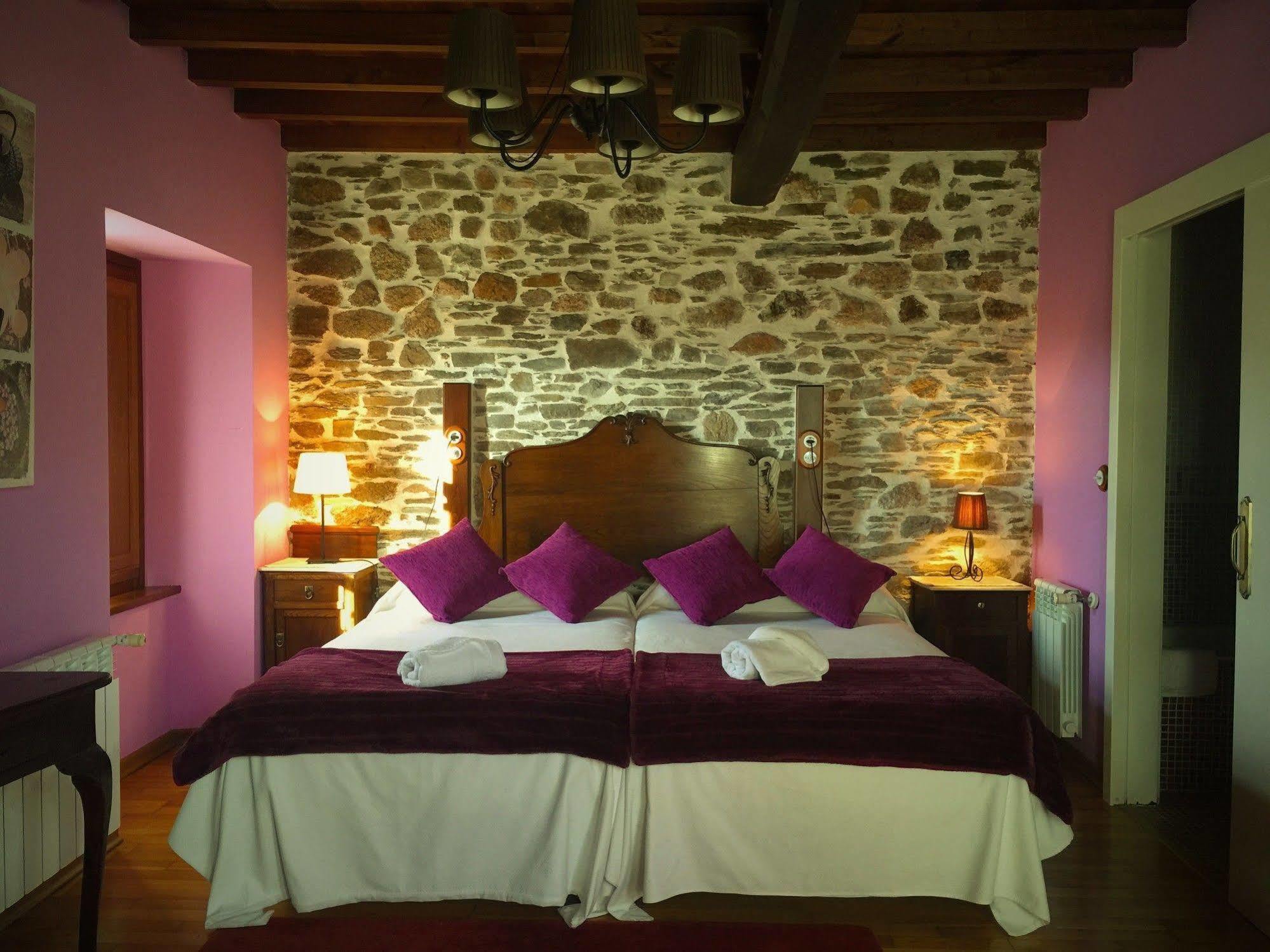 Hotel Os Tres Teixos Adelán Esterno foto