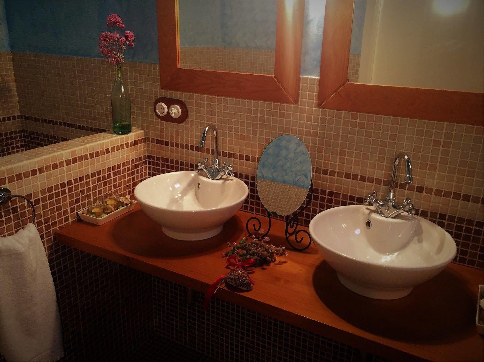 Hotel Os Tres Teixos Adelán Esterno foto