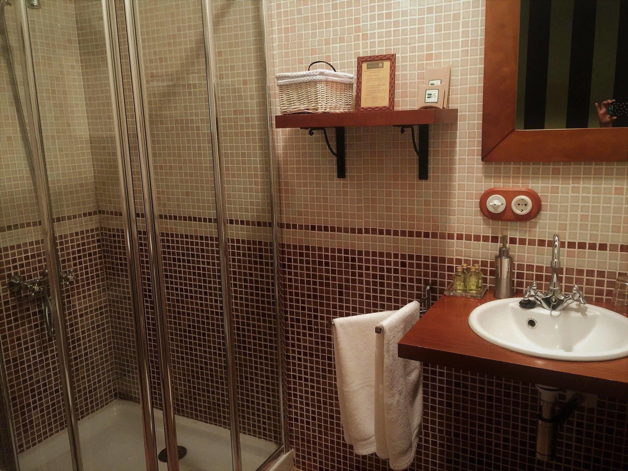 Hotel Os Tres Teixos Adelán Esterno foto