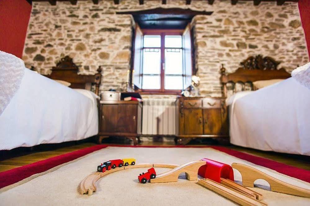 Hotel Os Tres Teixos Adelán Esterno foto